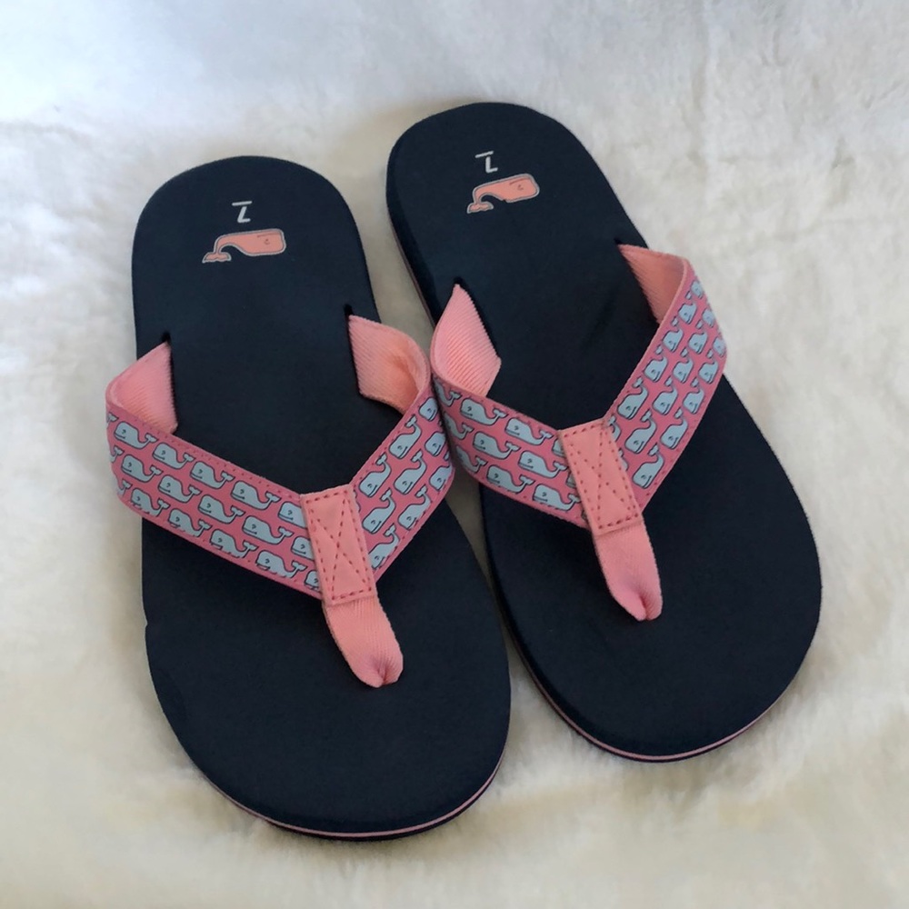 NWOT Vineyard vine flip flops